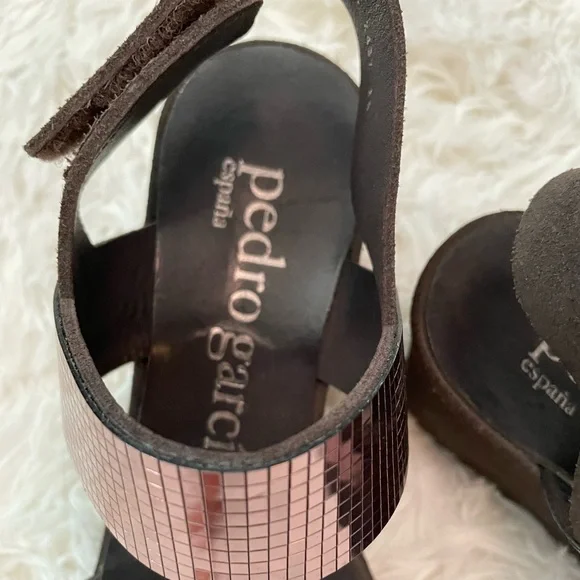 Gorgeous Pedro Garcia shiny platform sandals - Picture 4 of 10